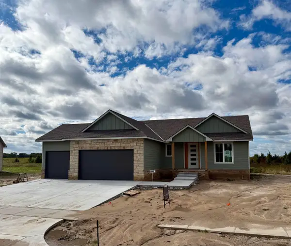 3513 S Bluelake St, Wichita, KS 67215