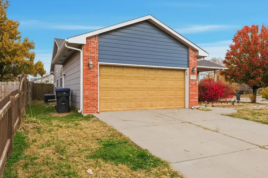 230 Sutton Dr, Newton, KS 67114 - Image #2