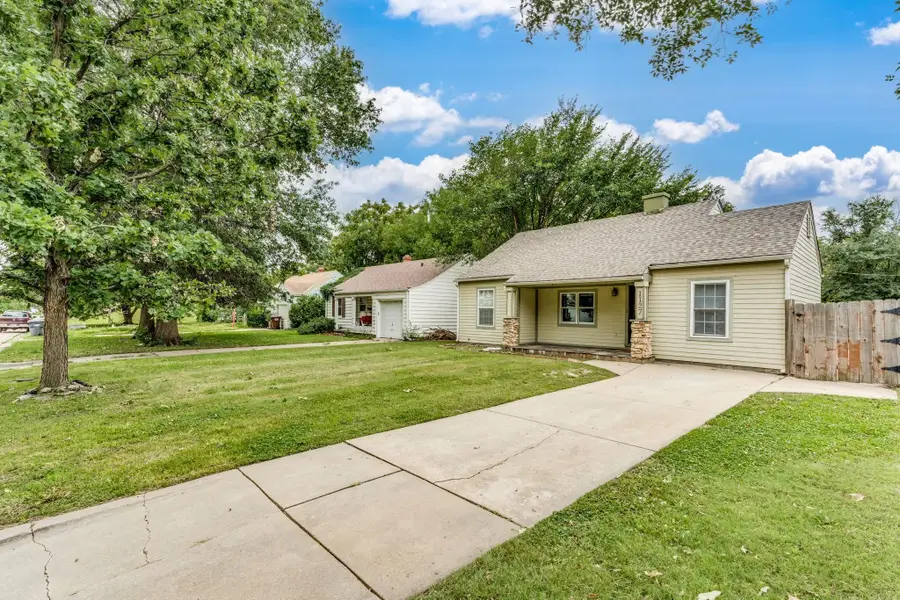 1127 S Minneapolis Ave, Wichita, KS 67211-2729 - Image #2