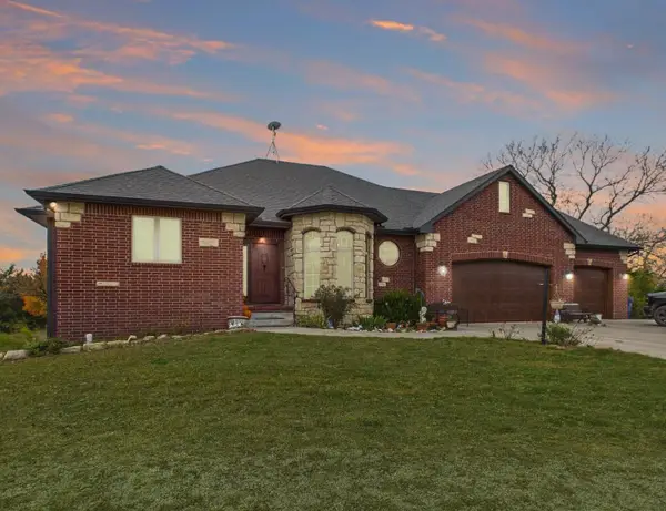 22015 W 101st St N, Mount Hope, KS 67108