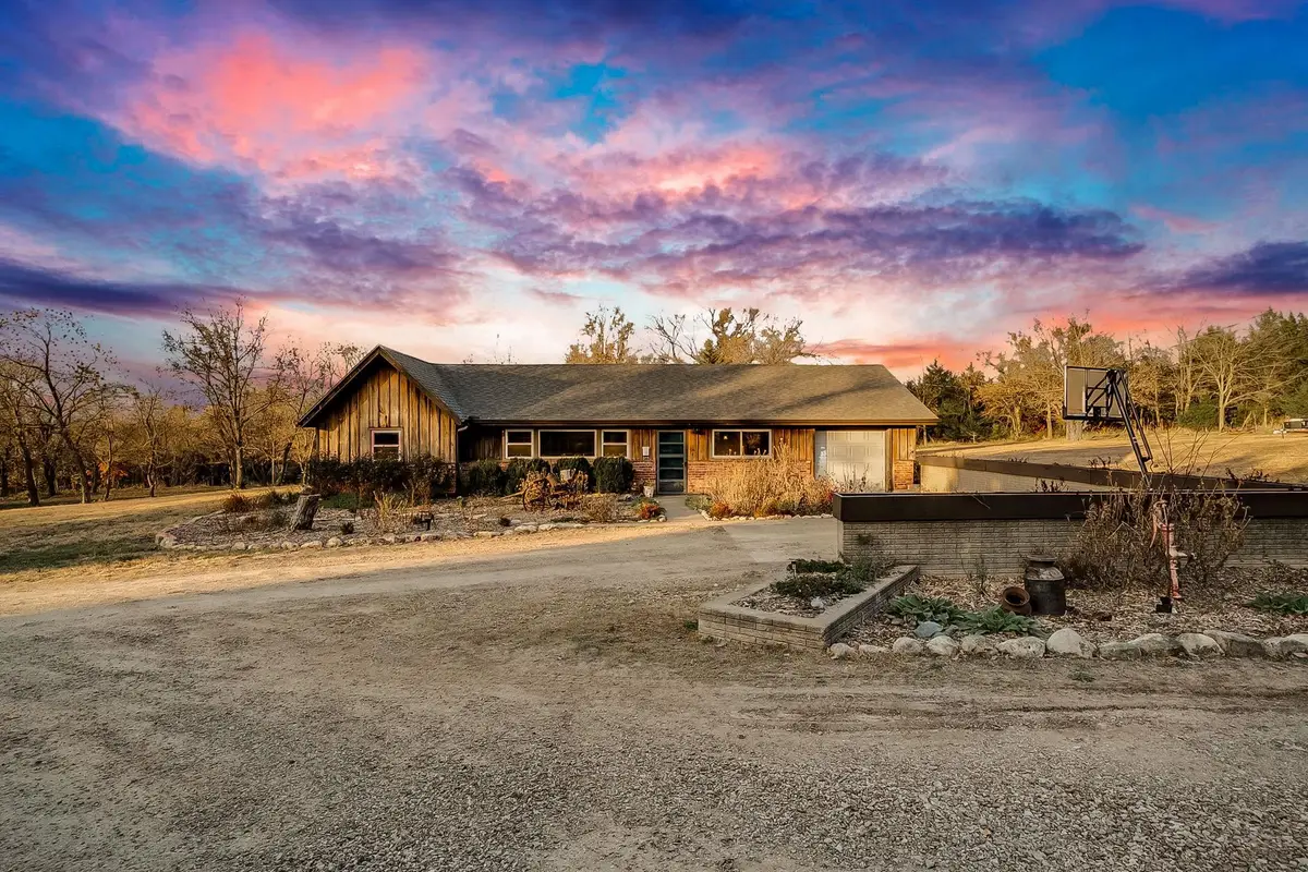 1902 Winfield Ave, Winfield, KS 67156 - Image #1