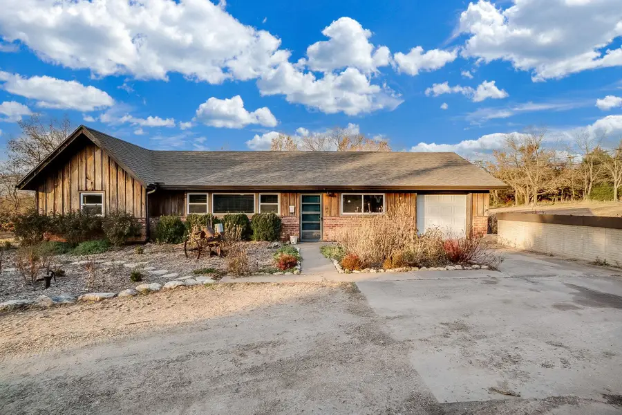 1902 Winfield Ave, Winfield, KS 67156 - Image #2