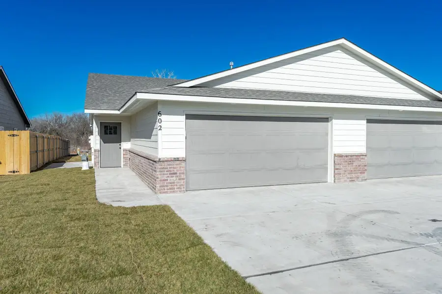 602 E Briarbrook Ln, Park City, KS 67147-1127 - Image #2