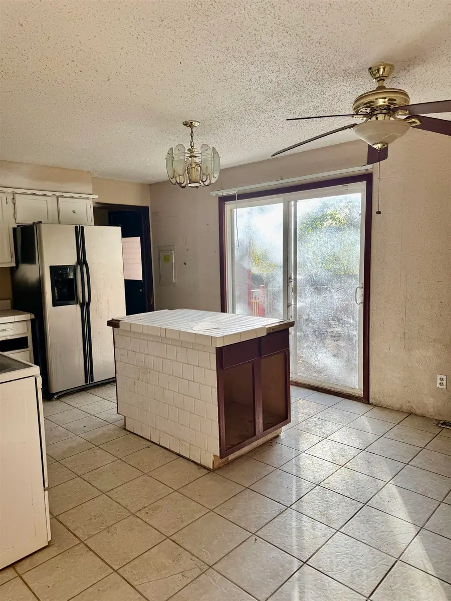 305 Central, Newton, KS 67114 - Image #2