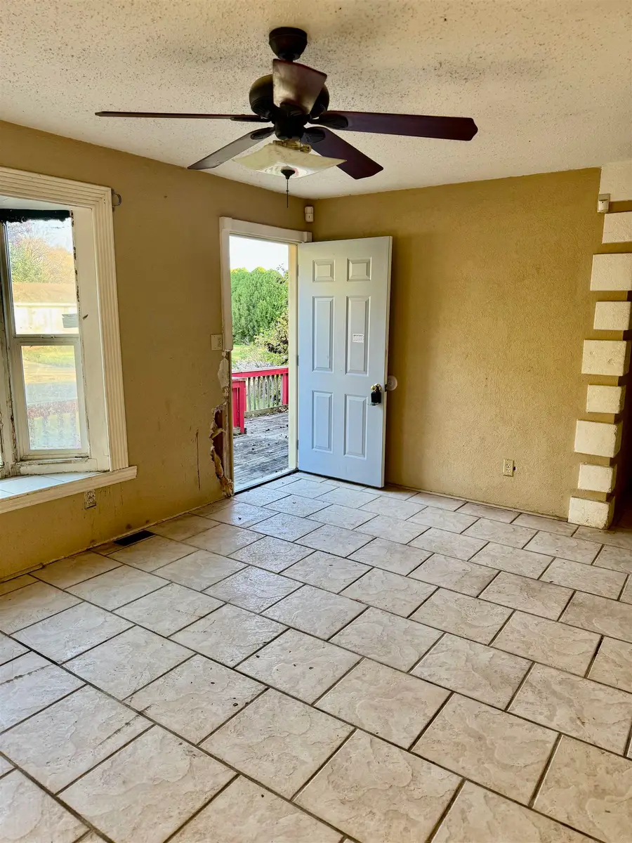 305 Central, Newton, KS 67114 - Image #3