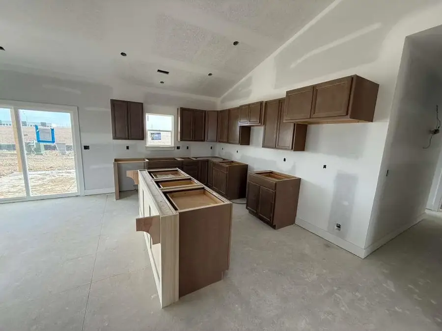 5174 N Toben Dr, Bel Aire, KS 67226 - Image #2