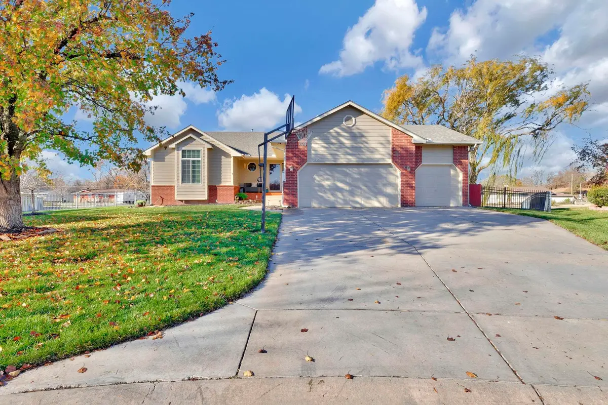 810 Park Glen Ct, Clearwater, KS 67026 - Image #1