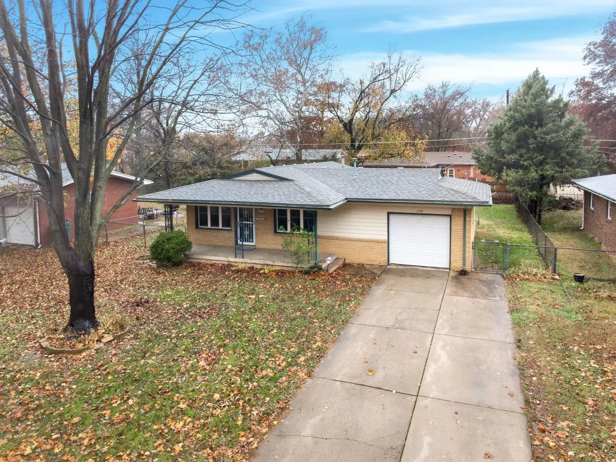 723 N Chipper Ln, Wichita, KS 67212 - Image #1