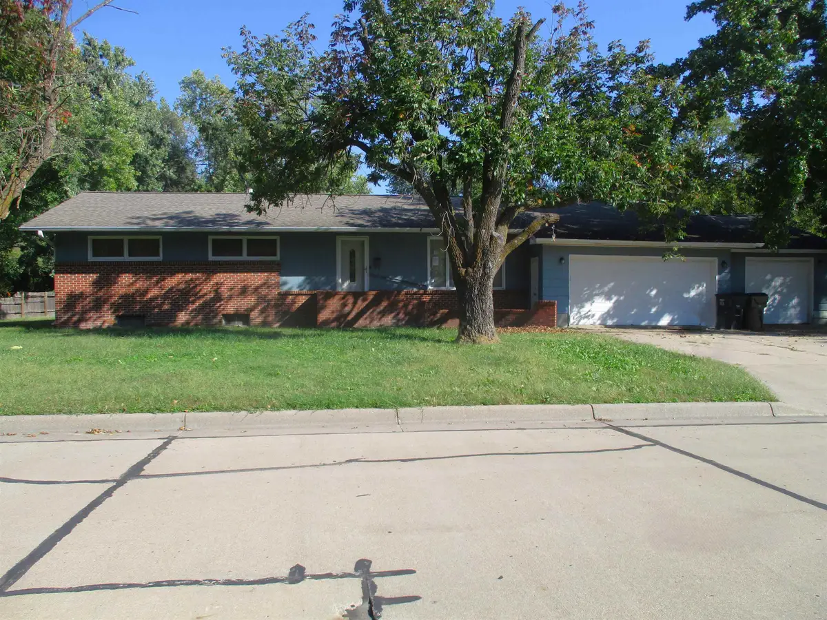 418 S Weaver St, Hesston, KS 67062 - Image #1