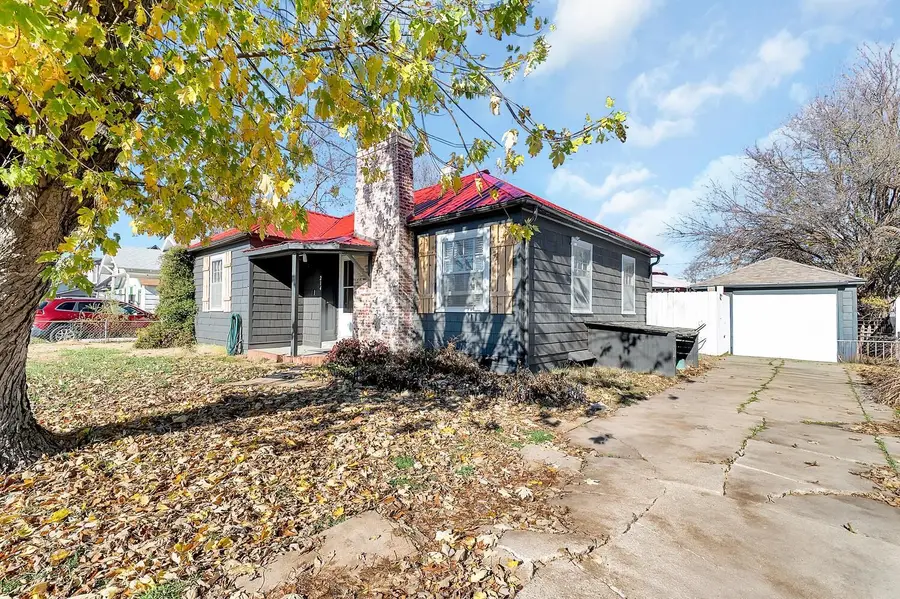 214 W 15th Ave, Hutchinson, KS 67501-4047 - Image #2