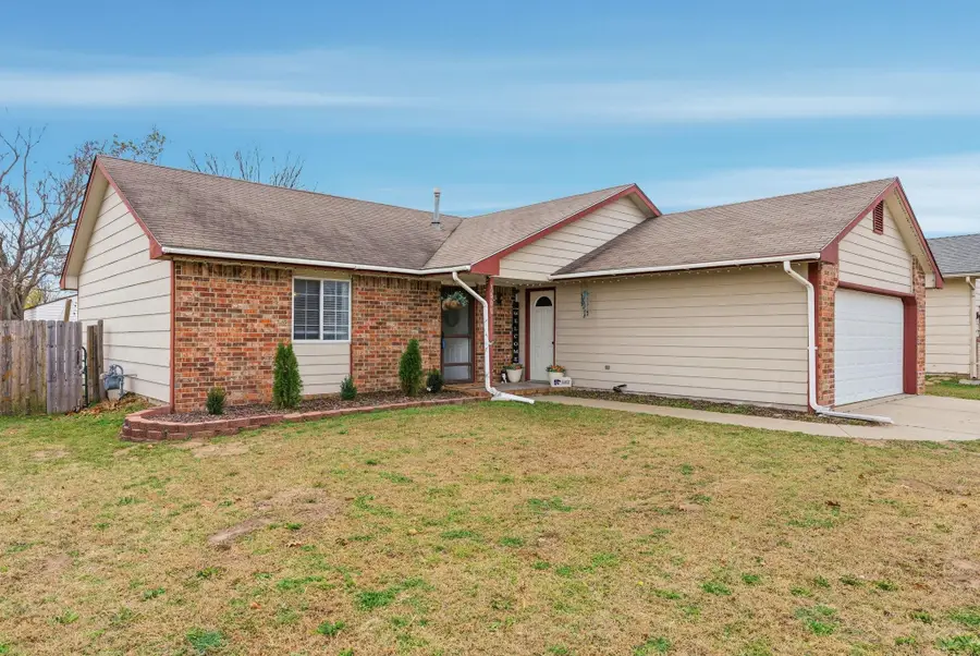 1505 Spring Cir, Haysville, KS 67060 - Image #2