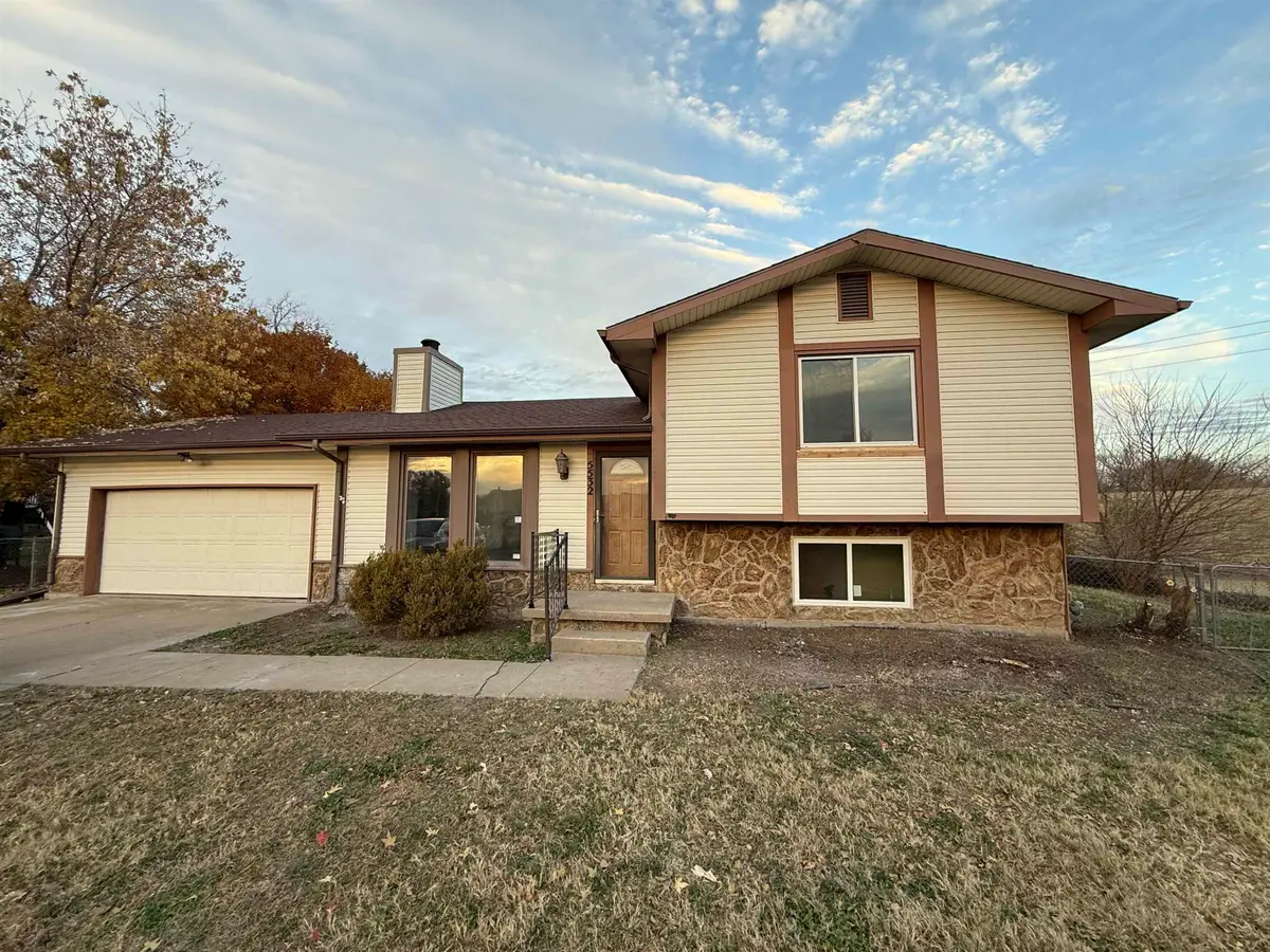5532 S Mosley Ct, Wichita, KS 67216 - Image #1