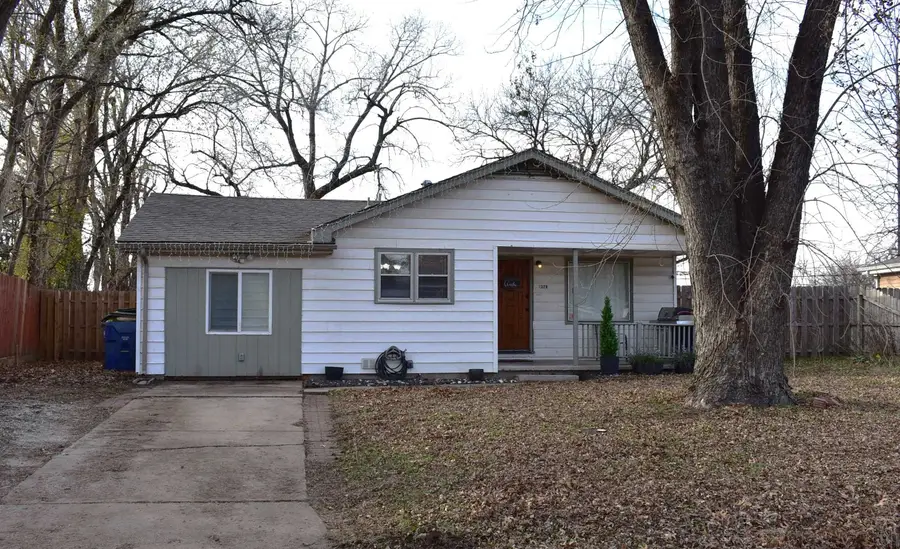 1028 E Evanston St, Park City, KS 67219-1324 - Image #2