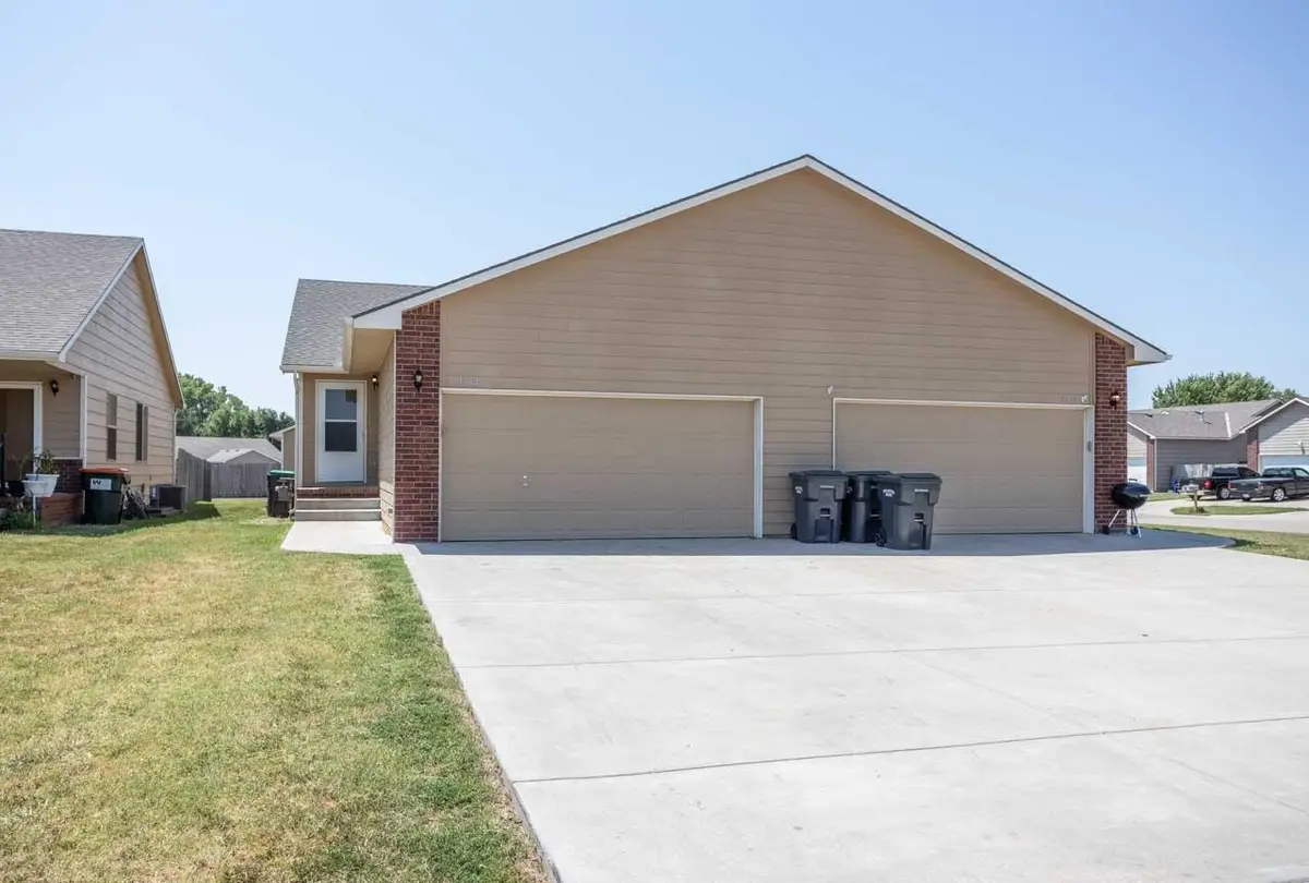 1054 E Karla Ave, Haysville, KS 67060 - Image #1