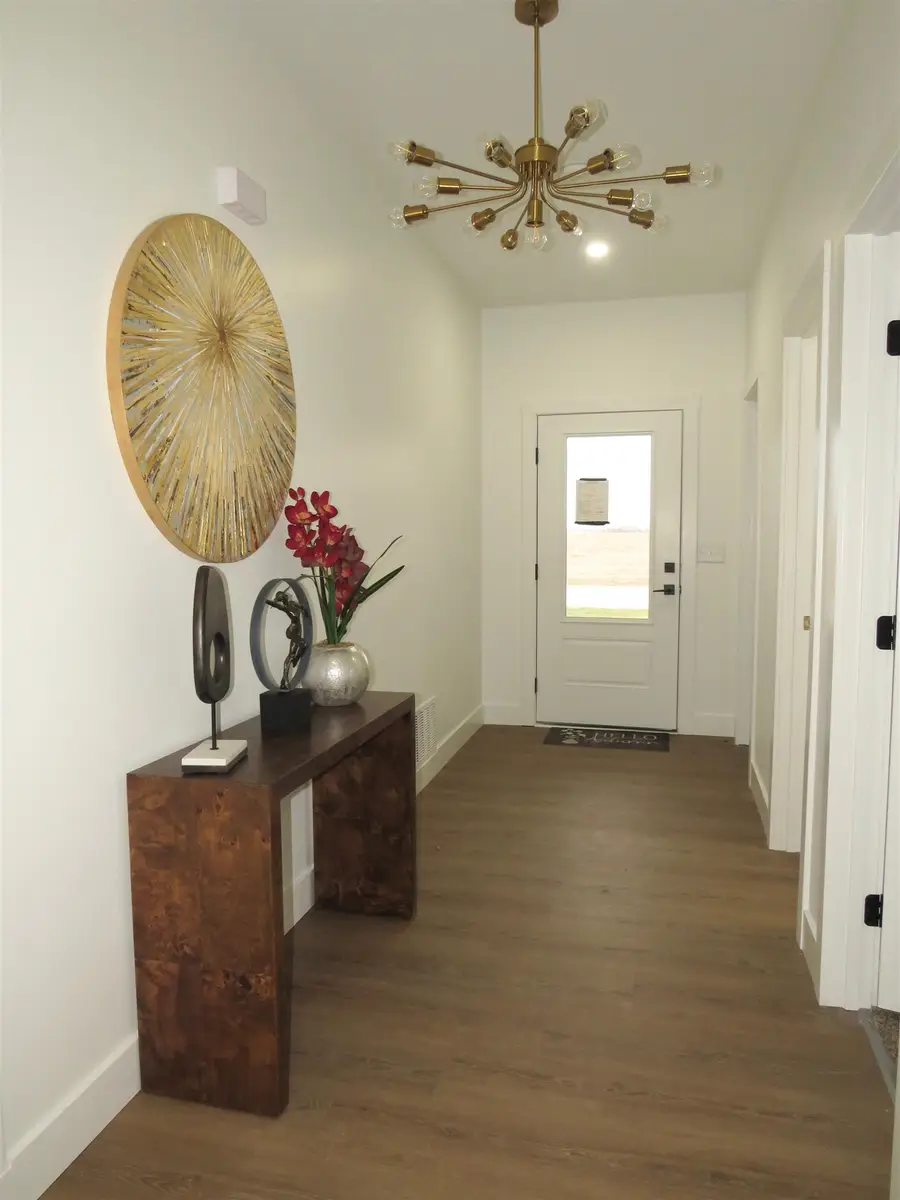 105 Oxford Ave, Bentley, KS 67016 - Image #3