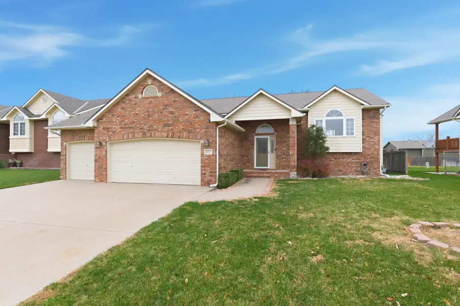 1811 S Tara Falls St, Wichita, KS 67207 - Image #2
