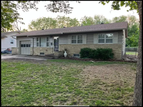 517 S Circle Dr, Derby, KS 67037