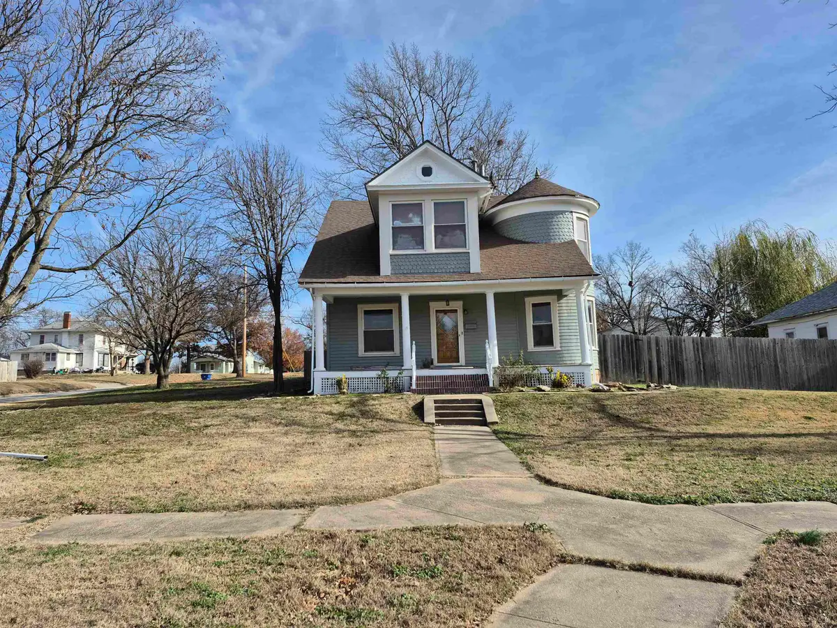 320 N School St, Eureka, KS 67045 - Image #1