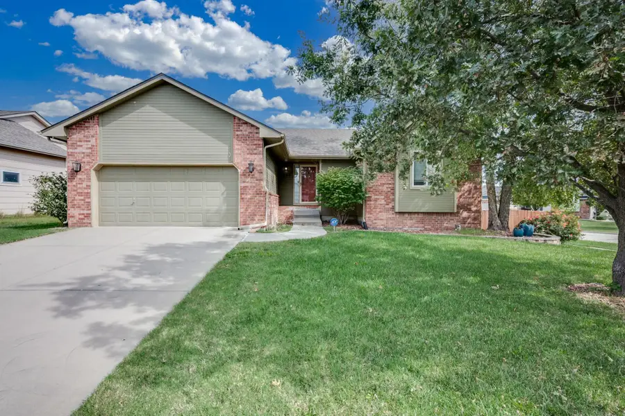 2455 N Regency Lakes Ct, Wichita, KS 67226 - Image #2