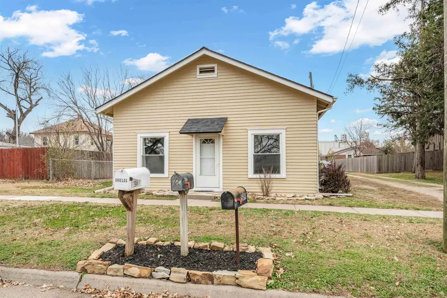 506 N Madison Ave, Sedgwick, KS 67135 - Image #3