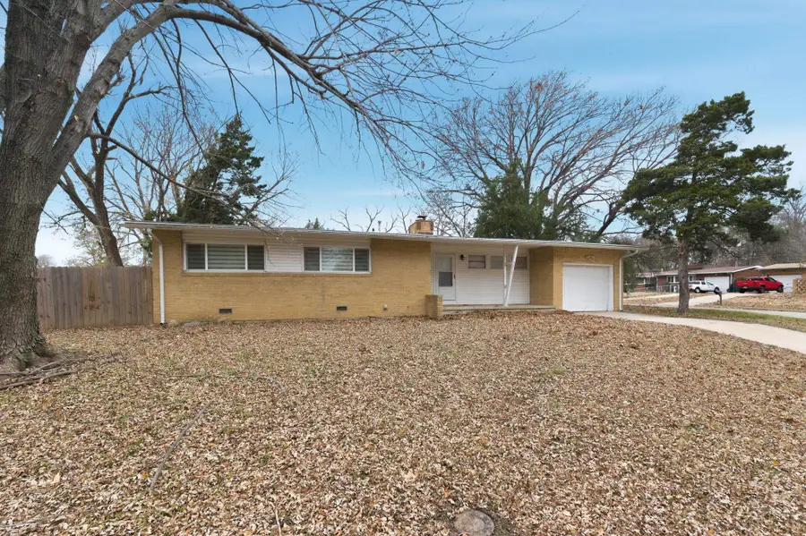 3810 E Pawnee Ct, Wichita, KS 67218 - Image #2