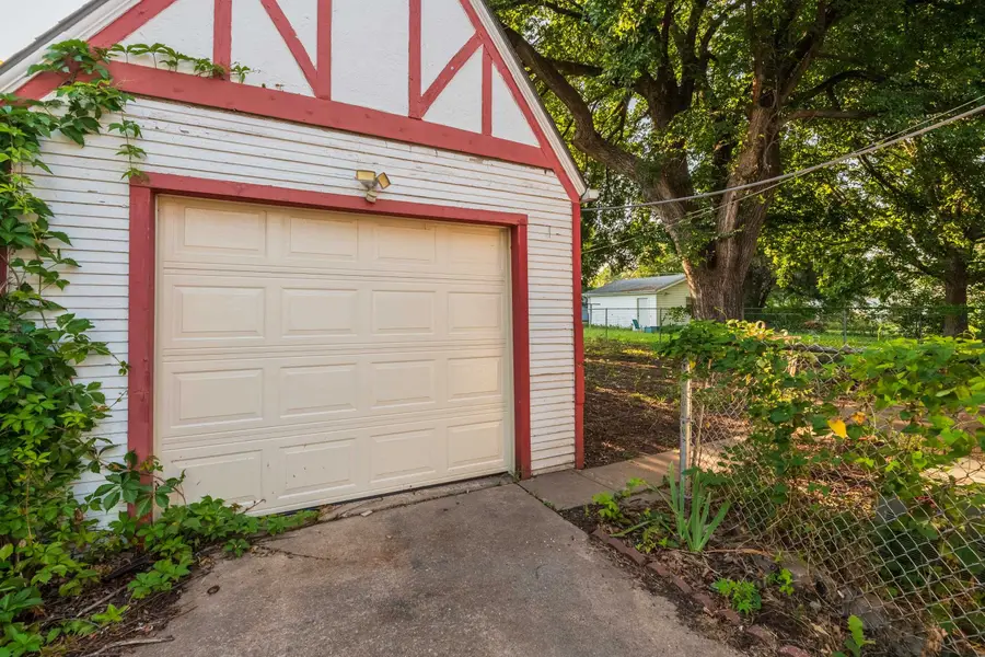 216 S Meridian Ave, Wichita, KS 67213 - Image #3