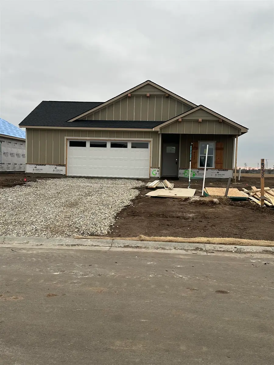 1558 N Emerald Valley Dr, Mulvane, KS 67110 - Image #2