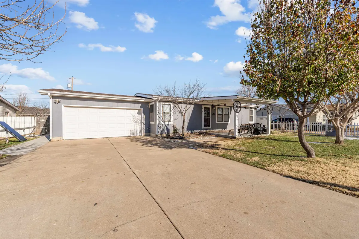 416 Saturn Ave, Salina, KS 67401 - Image #1