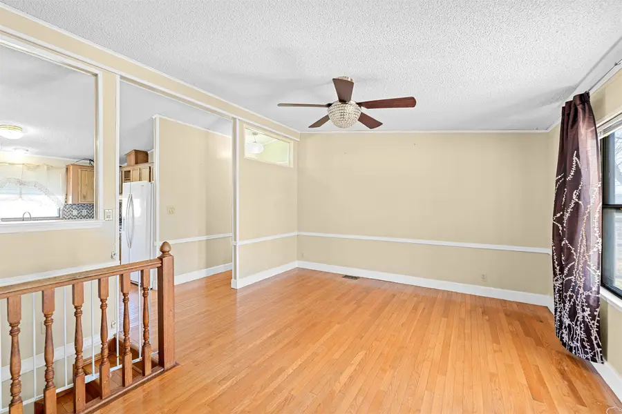 416 Saturn Ave, Salina, KS 67401 - Image #3