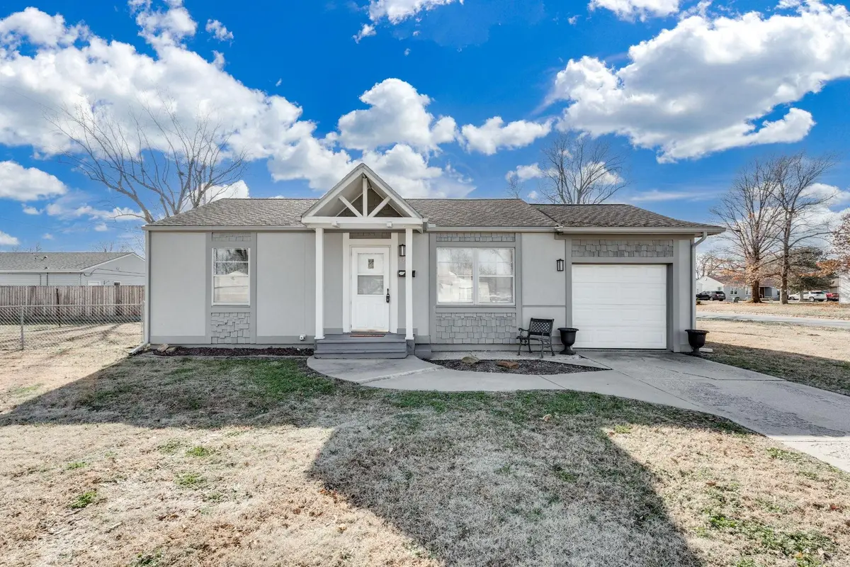 1129 W 18th Ave, Hutchinson, KS 67502 - Image #1