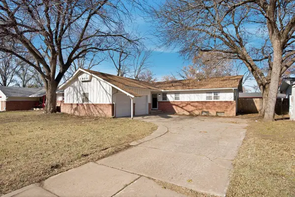 1932 E Glen Oaks, Wichita, KS 67216