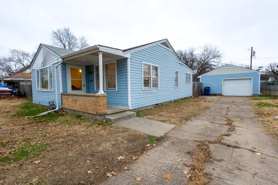 2817 E Conamore St, Wichita, KS 67216 - Image #2