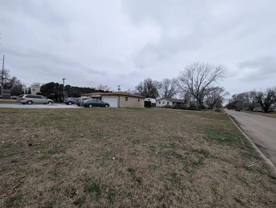 2747 S Seneca St, Wichita, KS 67217 - Image #2