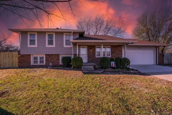 505 E Derby Hills Dr, Derby, KS 67037