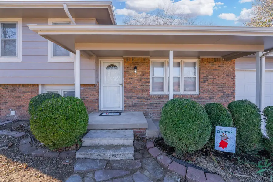 505 E Derby Hills Dr, Derby, KS 67037 - Image #3