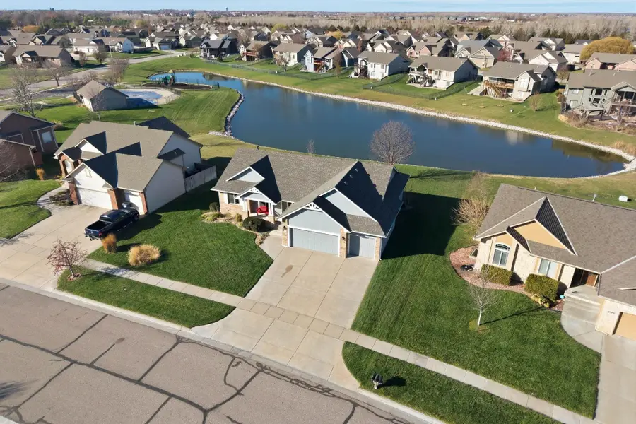 8210 W Palmetto Cir, Wichita, KS 67205 - Image #2