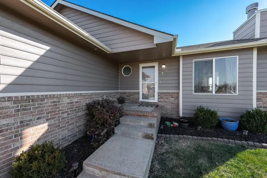 2326 S Rogers Ln, Wichita, KS 67235 - Image #2