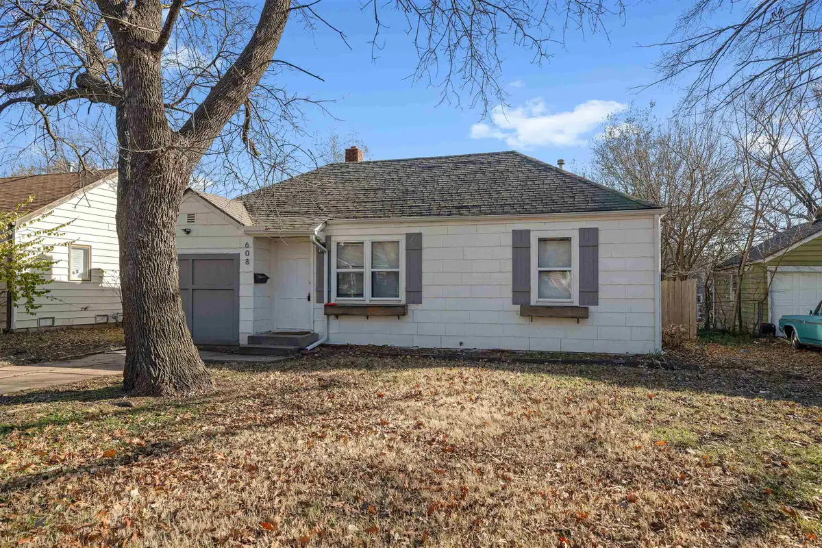 608 N Parkwood Ln, Wichita, KS 67208 - Image #1
