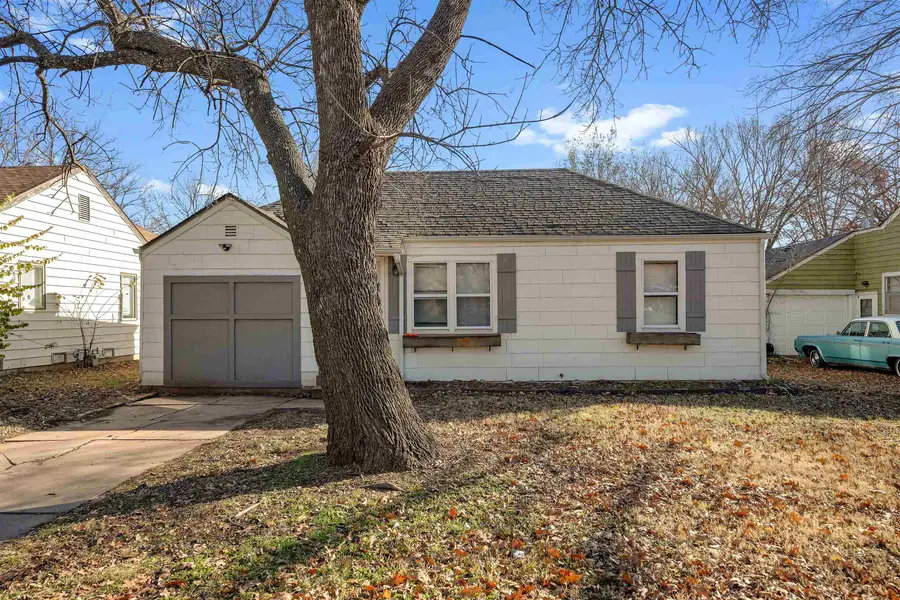 608 N Parkwood Ln, Wichita, KS 67208 - Image #2
