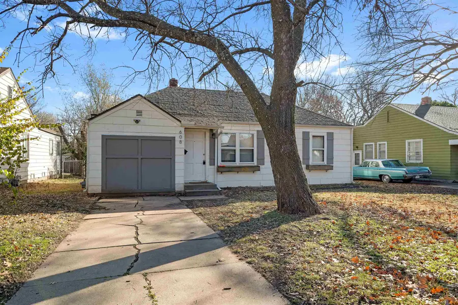 608 N Parkwood Ln, Wichita, KS 67208 - Image #3