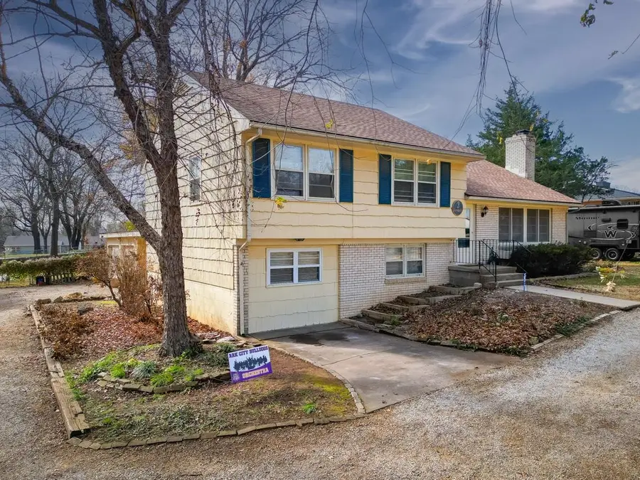 3 Eastridge Dr, Arkansas City, KS 67005 - Image #2