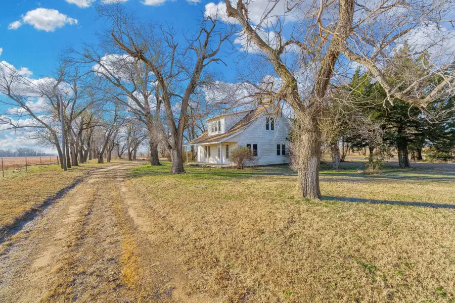 6005 W Irish Creek Rd, Hutchinson, KS 67501 - Image #2