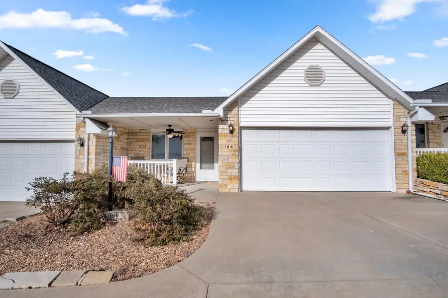 321 E 12th St #104, Newton, KS 67114 - Image #2