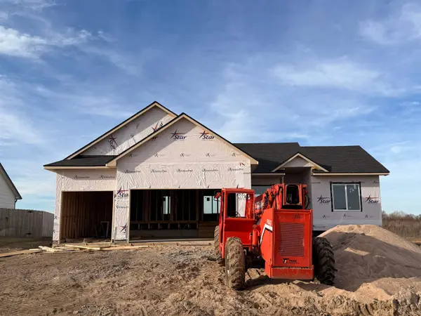 10710 E Bonita St, Wichita, KS 67207