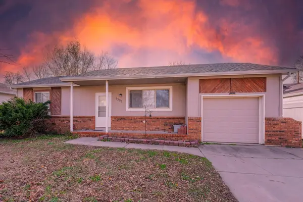 1307 E Kemper St, Wichita, KS 67216