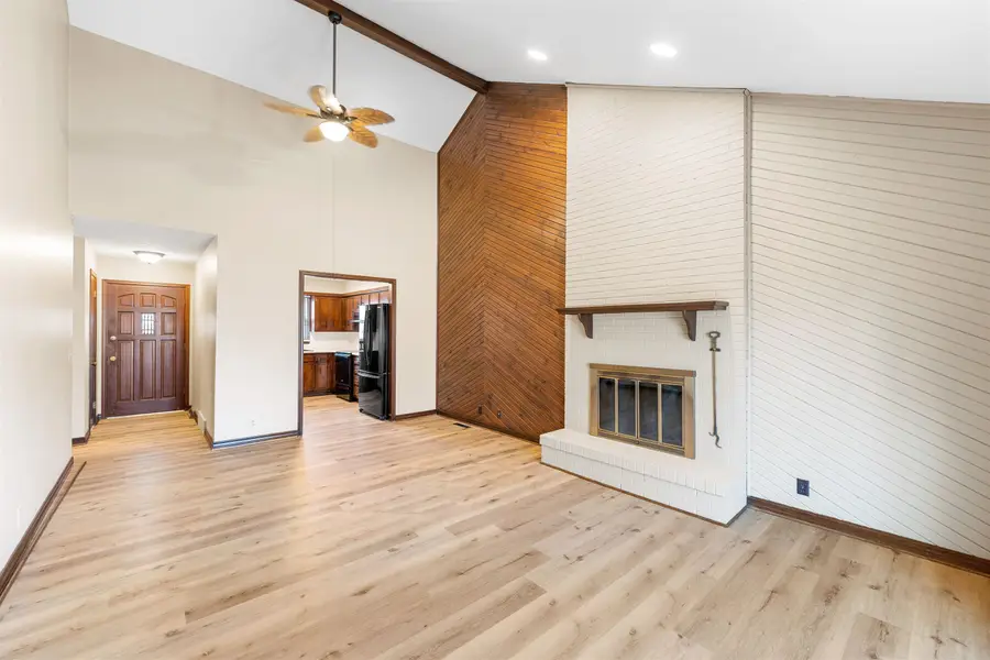 1324 Parkwood Dr, Salina, KS 67401 - Image #3