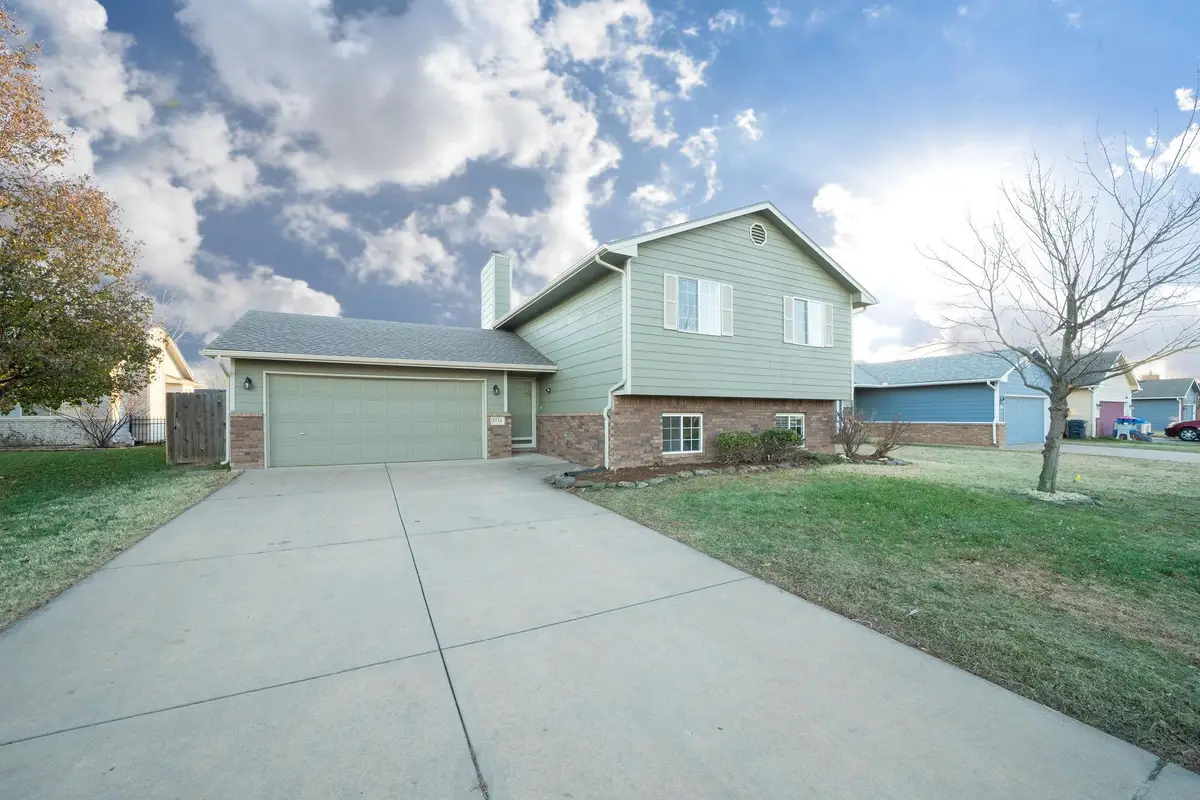 1714 N Redbarn Circle, Wichita, KS 67212 - Image #1