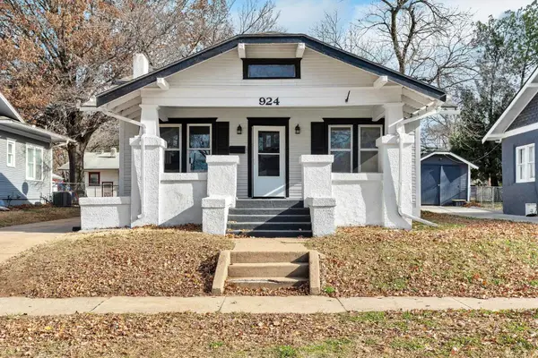 924 N Rutan St, Wichita, KS 67208-3043