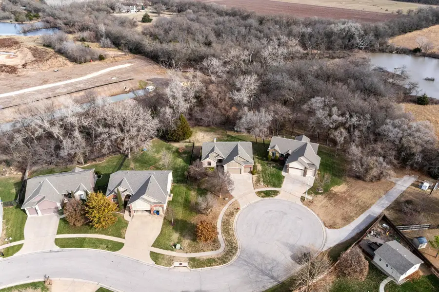 2246 E Tall Tree Cir, Derby, KS 67037 - Image #2