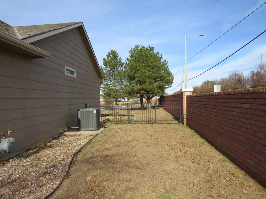 10402 W Westport St, Wichita, KS 67212 - Image #3